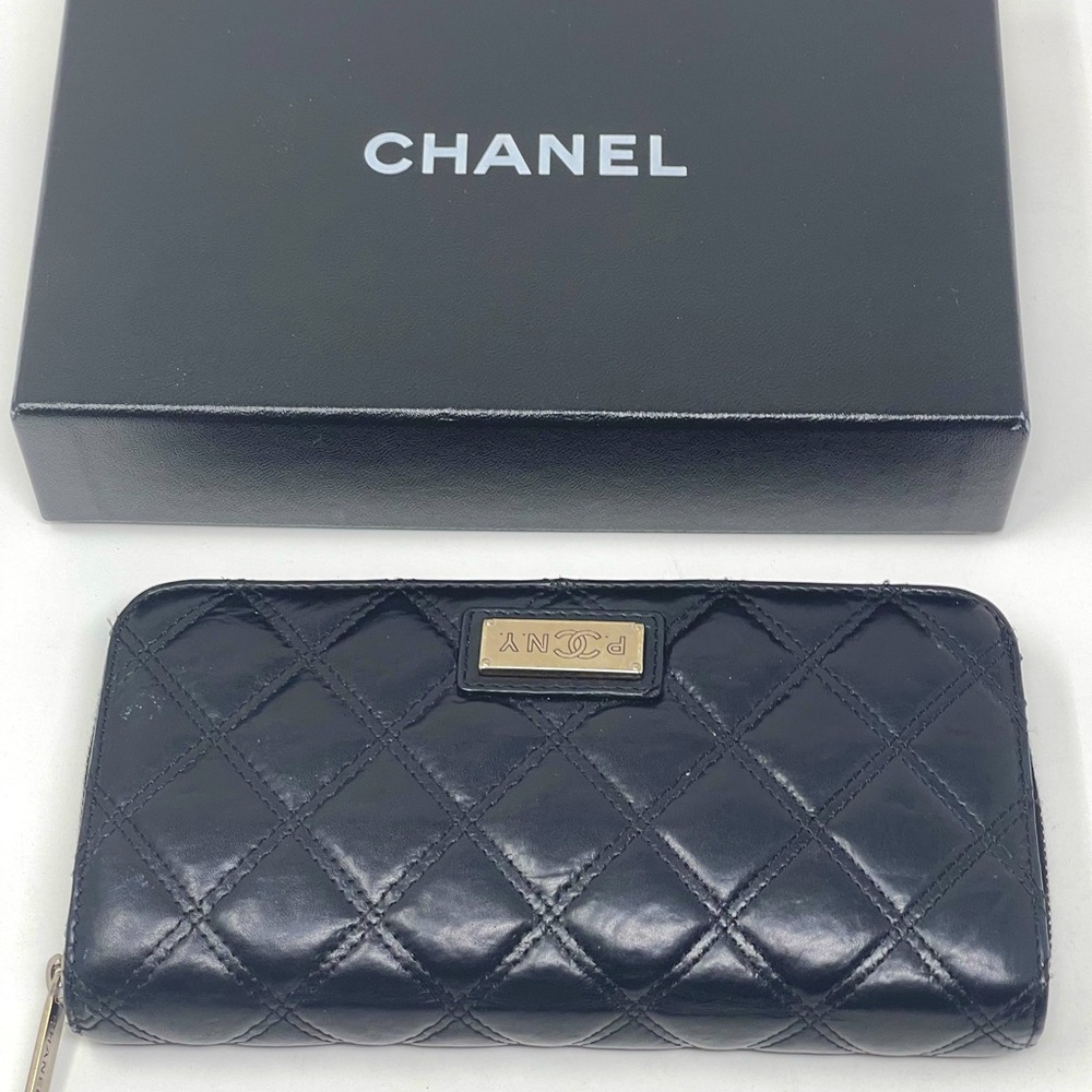 Vintage Chanel P CC NY Zip Around Wallet!